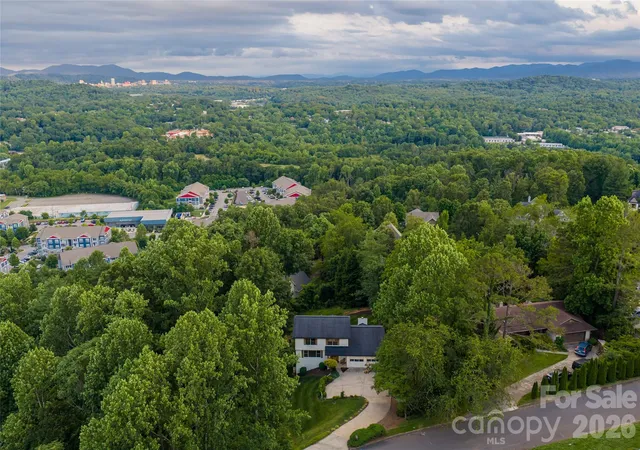 5th image of 24 Audubon Dr, Asheville, NC 28804 | MLS# 4395786