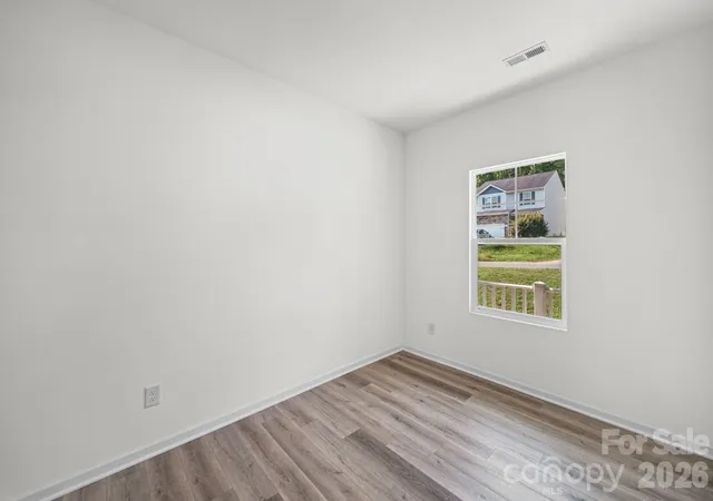 Photo 4 of Single family home for sale at 7725 E Lane Dr, Charlotte, NC 28212 | MLS# 4395827 | Listing updated on 2026-09-02