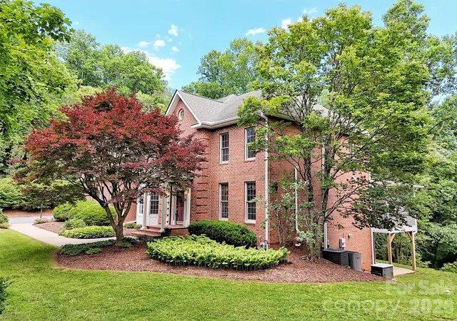 Photo 2 of Single family home for sale at 9 Hickory Ridge, Fletcher, NC 28732 | MLS# 4395833 | Listing updated on 2026-09-05