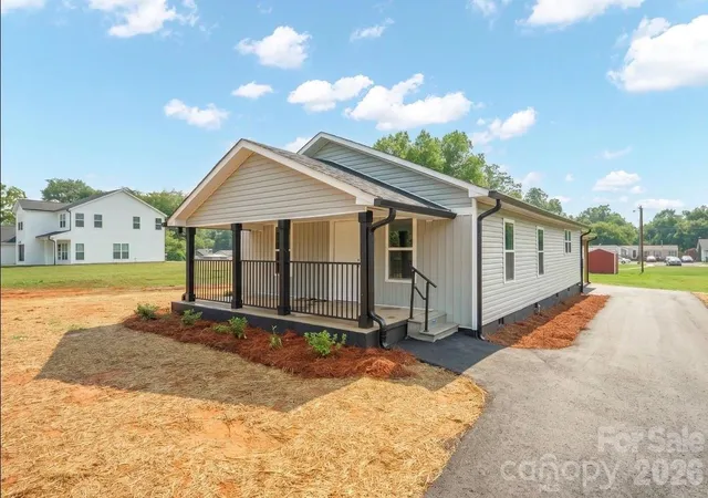 Photo 1 of Single family home for sale at 1810 E Greenbriar Rd, Statesville, NC 28625 | MLS# 4395838 | Listing updated on 2026-09-13