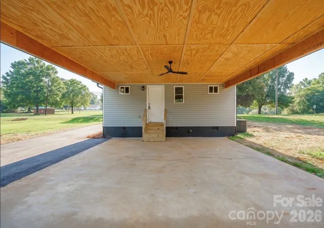 Photo 3 of Single family home for sale at 1810 E Greenbriar Rd, Statesville, NC 28625 | MLS# 4395838 | Listing updated on 2026-09-13