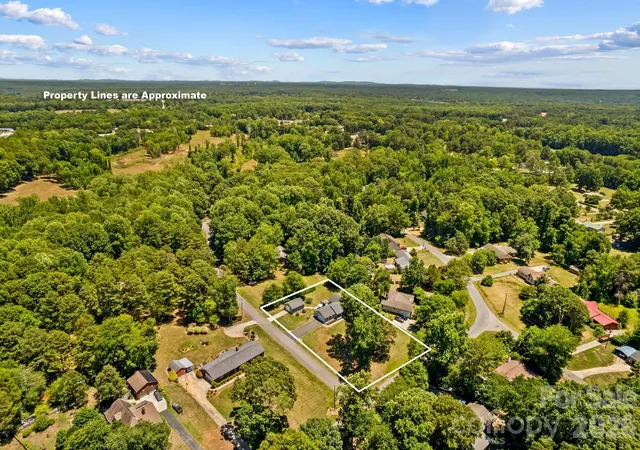 Photo 2 of Single family home for sale at 465 Bonanza Dr, Salisbury, NC 28144 | MLS# 4395842 | Listing updated on 2026-08-29