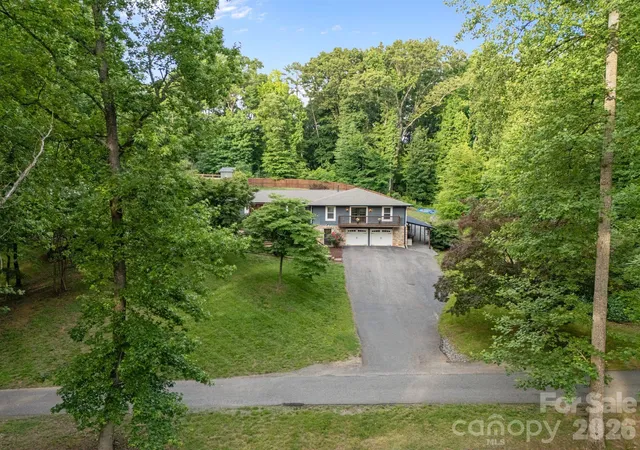 Photo 3 of Single family home for sale at 2913 Old Stage Rd, Gastonia, NC 28052 | MLS# 4395865 | Listing updated on 2026-08-15