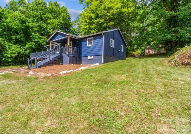 Photo 3 of Single family home for sale at 352 Jakes Branch Rd, Spruce Pine, NC 28777 | MLS# 4395876 | Listing updated on 2026-09-04
