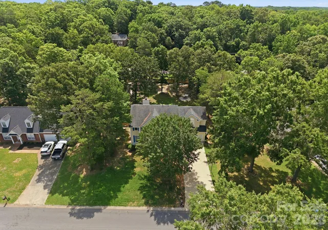 Photo 5 of Single family home for sale at 8048 Hunley Ridge Rd, Matthews, NC 28104 | MLS# 4395882 | Listing updated on 2026-08-06