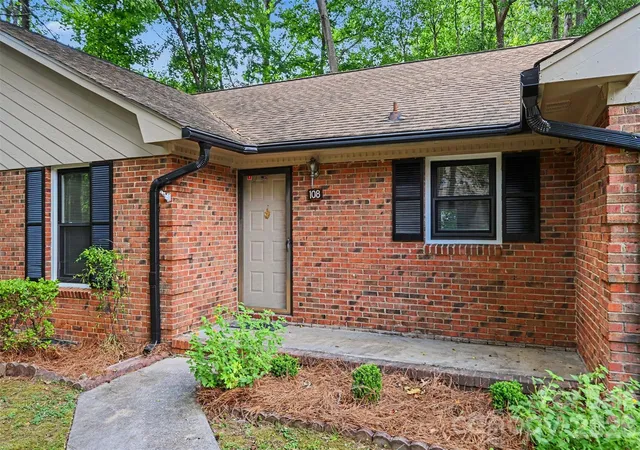 Photo 2 of Townhouse for sale at 108 Jason Ct, Fort Mill, SC 29715 | MLS# 4395888 | Listing updated on 2026-09-12