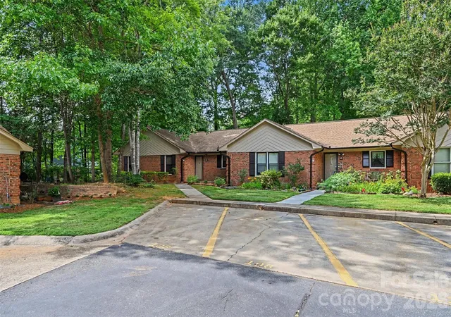 Photo 3 of Townhouse for sale at 108 Jason Ct, Fort Mill, SC 29715 | MLS# 4395888 | Listing updated on 2026-09-12