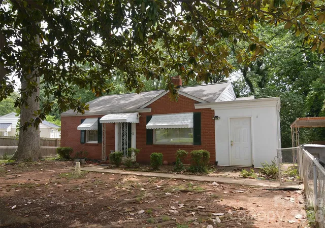 Photo 4 of Single family home for sale at 2111 Dickens Ave, Charlotte, NC 28208 | MLS# 4395909 | Listing updated on 2026-07-18