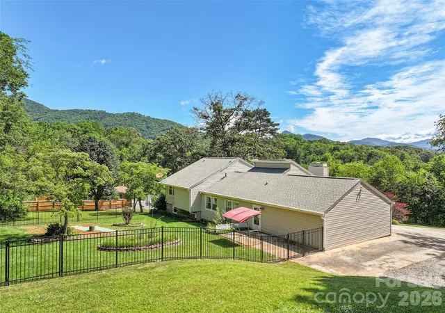 4th image of 519 Nellie John Dr, Clyde, NC 28721 | MLS# 4395916