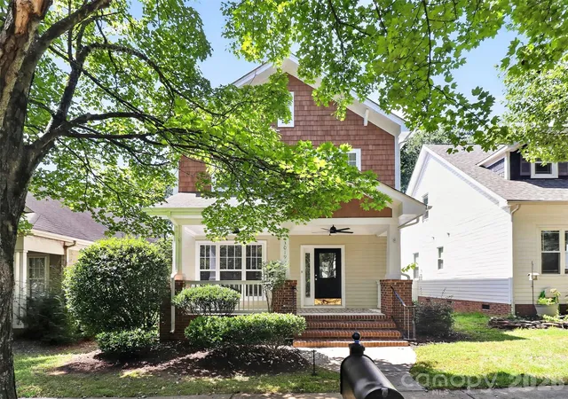 Photo 2 of Single family home for sale at 13019 W Douglas Park Dr, Huntersville, NC 28078 | MLS# 4395919 | Listing updated on 2026-09-26