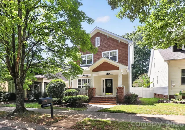 Photo 3 of Single family home for sale at 13019 W Douglas Park Dr, Huntersville, NC 28078 | MLS# 4395919 | Listing updated on 2026-09-26