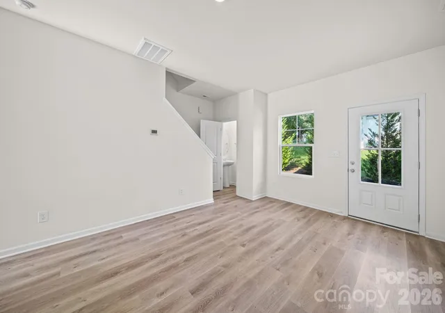 3rd image of 511 N Hl St, Dallas, NC 28034