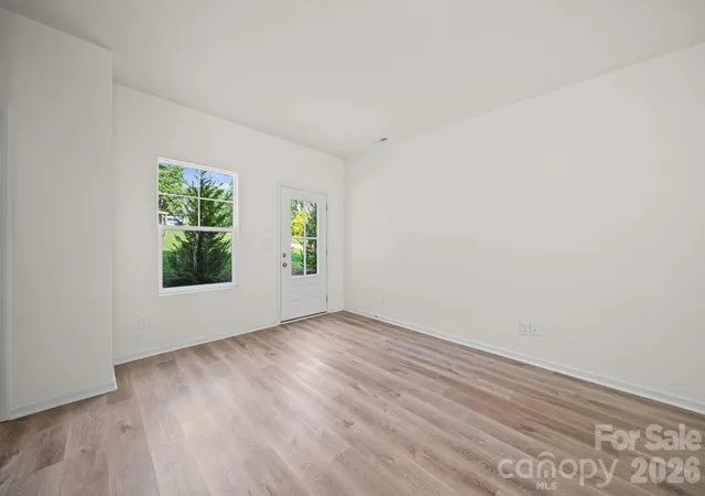 4th image of 511 N Hl St, Dallas, NC 28034