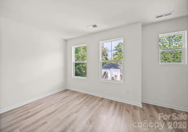 2nd image of 511 N Hl St, Dallas, NC 28034