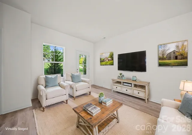 5th image of 511 N Hl St, Dallas, NC 28034