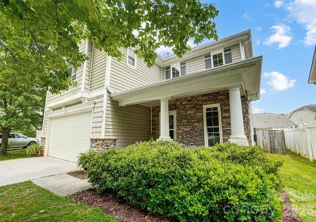 Photo 3 of Single family home for sale at 2717 Markham Woods Ct, Charlotte, NC 28214 | MLS# 4395934 | Listing updated on 2026-08-26