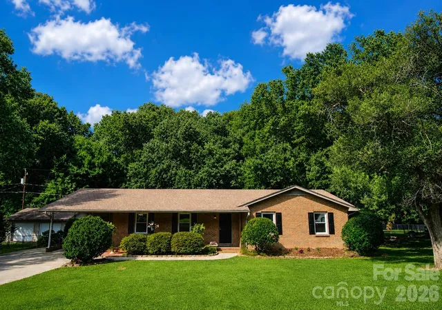 Photo 1 of Single family home for sale at 2914 Dresden Dr, Gastonia, NC | MLS# 4395963 | Listing updated on 2026-10-02