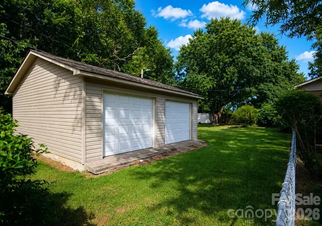 Photo 3 of Single family home for sale at 2914 Dresden Dr, Gastonia, NC | MLS# 4395963 | Listing updated on 2026-10-02