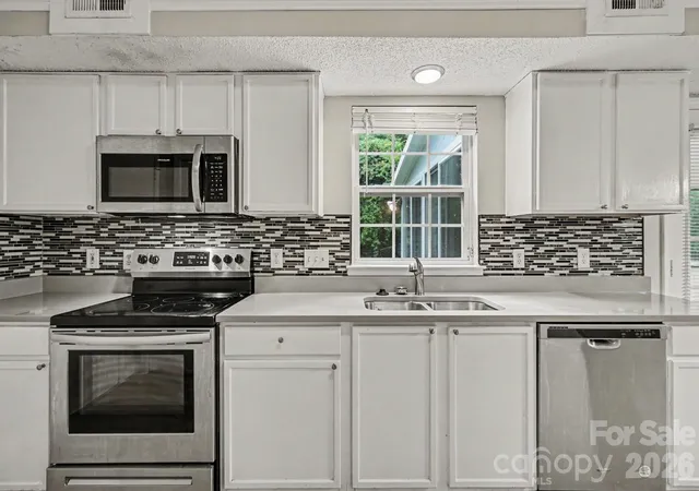 Photo 4 of Single family home for sale at 1029 Jordans Pond Ln, Charlotte, NC 28214 | MLS# 4395979 | Listing updated on 2026-10-01
