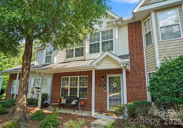 Homes for sale in Matthews, NC | 605 Gelderland Dr, Matthews, NC 28104 | MLS# 4395993