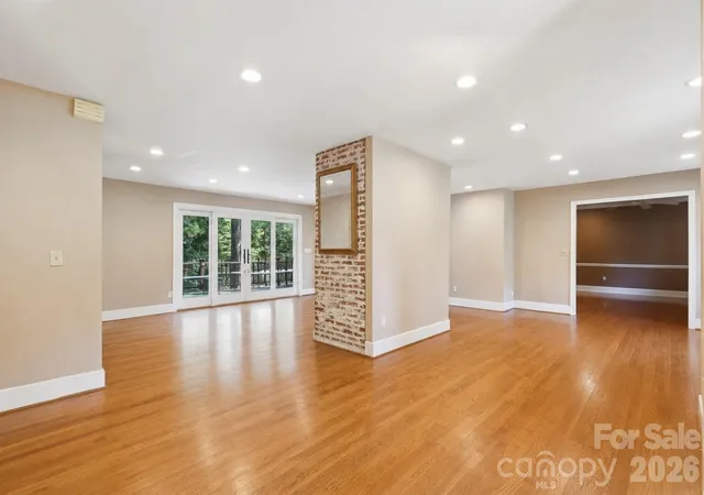 3rd image of 2620 Lynbridge Dr, Charlotte, NC 28226 | MLS# 4396076