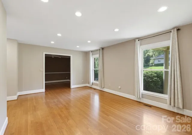 4th image of 2620 Lynbridge Dr, Charlotte, NC 28226 | MLS# 4396076