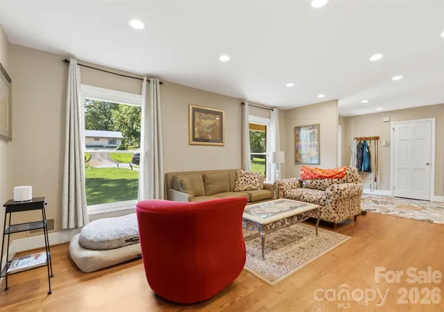 5th image of 2620 Lynbridge Dr, Charlotte, NC 28226 | MLS# 4396076
