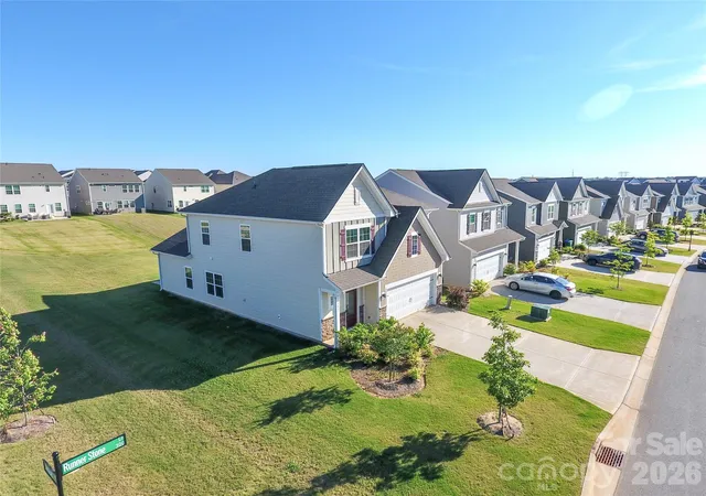 Photo 3 of Single family home for sale at 341 Runner Stone Ln, Fort Mill, SC 29715 | MLS# 4396094 | Listing updated on 2026-09-21