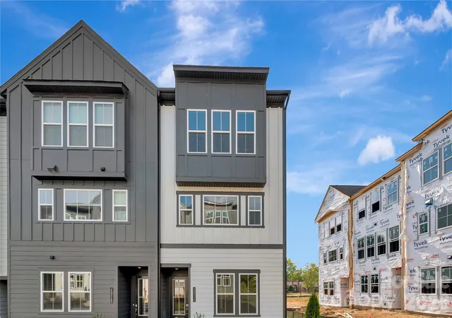 Photo 2 of Townhouse for sale at 1311 Sandstar Ln, Charlotte, NC 28226 | MLS# 4396097 | Listing updated on 2026-10-07