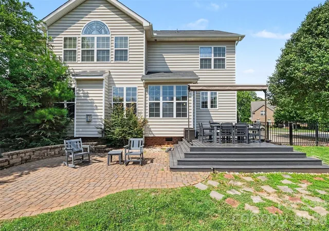 Photo 2 of Single family home for sale at 1008 Hawker Rd, Matthews, NC 28104 | MLS# 4396148 | Listing updated on 2026-09-30