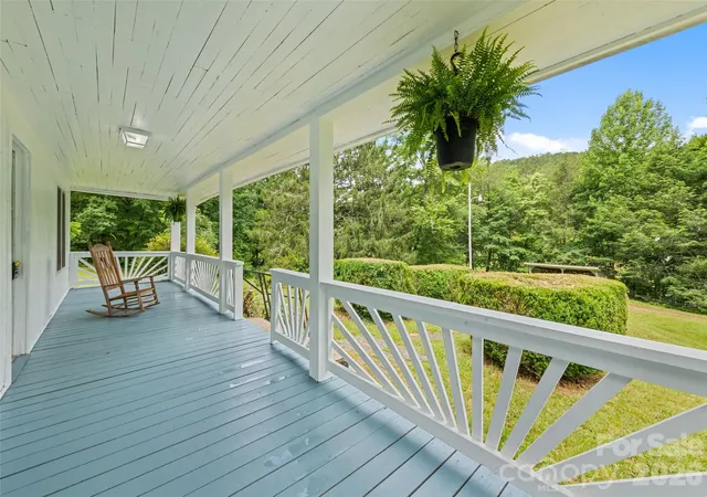Photo 3 of Single family home for sale at 586 Olivet Church Rd, Whittier, NC 28789 | MLS# 4396175 | Listing updated on 2026-10-15