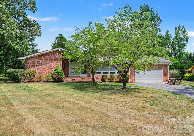 Photo 1 of Single family home for sale at 207 Sills Dr, Salisbury, NC 28146 | MLS# 4396186 | Listing updated on 2026-09-09
