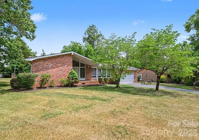 Photo 2 of Single family home for sale at 207 Sills Dr, Salisbury, NC 28146 | MLS# 4396186 | Listing updated on 2026-09-09