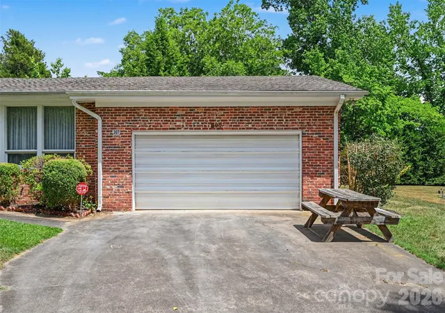 Photo 3 of Single family home for sale at 207 Sills Dr, Salisbury, NC 28146 | MLS# 4396186 | Listing updated on 2026-09-09