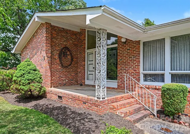 Photo 3 of Single family home for sale at 207 Sills Dr, Salisbury, NC 28146 | MLS# 4396186 | Listing updated on 2026-09-09