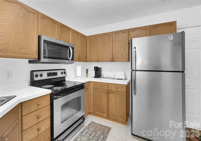 Photo 3 of Single family home for sale at 12009 Silvercrest Dr, Charlotte, NC 28215 | MLS# 4396189 | Listing updated on 2026-09-24