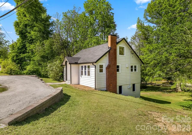 1st image of 523 Harrison Ave, Franklin, NC 28734 | MLS# 4396219
