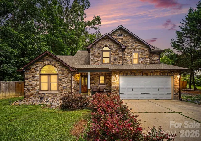 Photo 1 of Single family home for sale at 3017 Mill Strm Ct, Matthews, NC 28104 | MLS# 4396234 | Listing updated on 2026-10-16