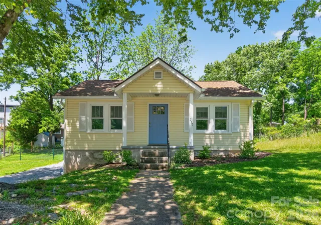 Photo 1 of Single family home for sale at 250 Oakdale St, Brevard, NC 28712 | MLS# 4396245 | Listing updated on 2026-08-28