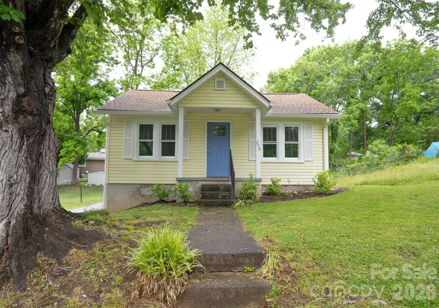 Homes for sale in Brevard, NC | 250 Oakdale St, Brevard, NC 28712 | MLS# 4396245