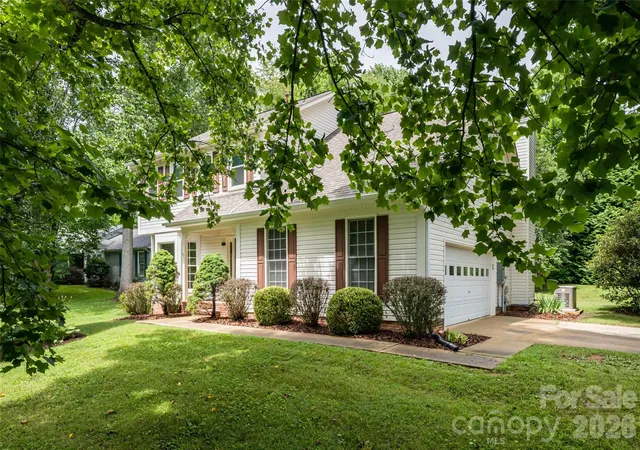 Photo 2 of Single family home for sale at 204 Windsor Forest Cir, Fletcher, NC 28732 | MLS# 4396269 | Listing updated on 2026-09-29