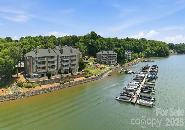 3rd image of 9817 Emerald Pt Dr, Charlotte, NC 28278