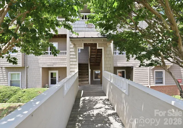 4th image of 9817 Emerald Pt Dr, Charlotte, NC 28278