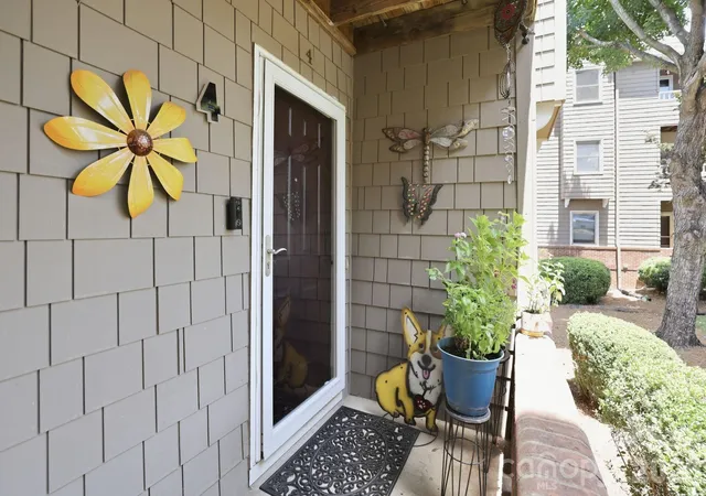 5th image of 9817 Emerald Pt Dr, Charlotte, NC 28278