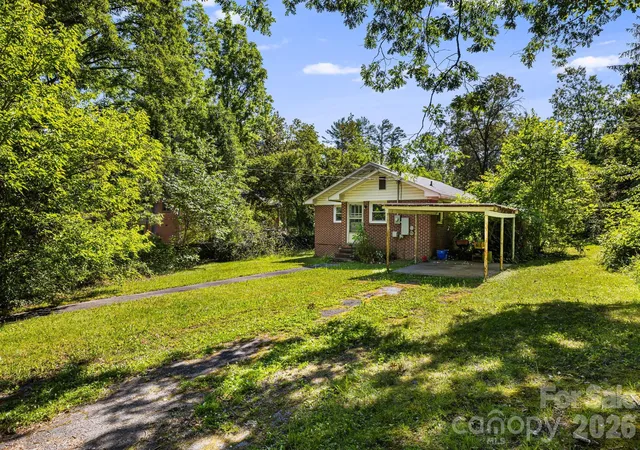 2nd image of 917 Fassifern Ct, Hendersonville, NC 28791 | MLS# 4396297