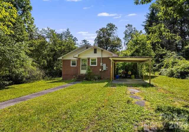25th image of 917 Fassifern Ct, Hendersonville, NC 28791 | MLS# 4396297