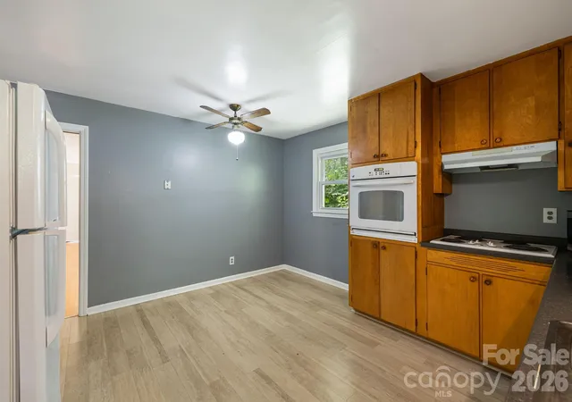 5th image of 917 Fassifern Ct, Hendersonville, NC 28791 | MLS# 4396297