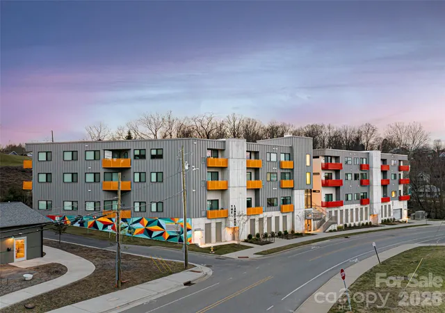 2nd image of 68 Craven St, Asheville, NC 28806