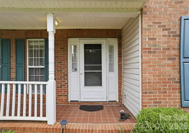 Photo 3 of Single family home for sale at 5619 Hedgecrest Pl, Charlotte, NC 28269 | MLS# 4396327 | Listing updated on 2026-09-04