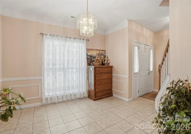 Photo 4 of Single family home for sale at 5619 Hedgecrest Pl, Charlotte, NC 28269 | MLS# 4396327 | Listing updated on 2026-09-04
